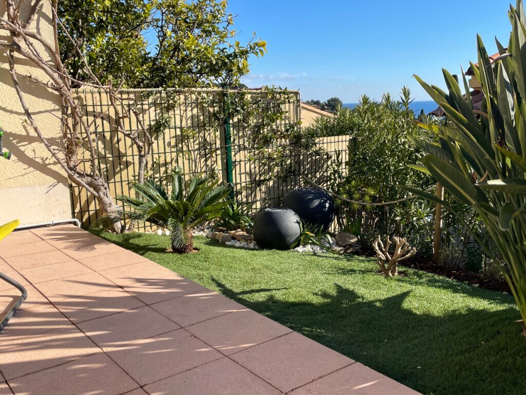 Rez-de-jardin d'un appartement à louer au Lavandou.